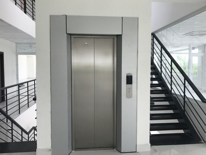 Thang máy hiện đại
